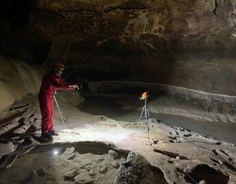 Un scientifique a trouvé des similitudes entre Pluton... et le sous-sol ardéchois. Par le Dauphiné Libéré.